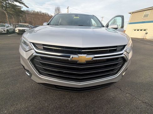 Used 2021 Chevrolet Traverse LT image 28