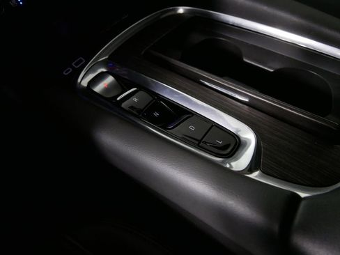 Used 2023 Buick Enclave Avenir image 27