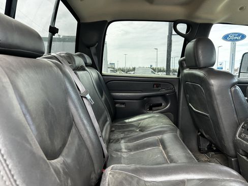 Used 2005 GMC Sierra 2500 SLT w/ Heavy-Duty Power Package image 11