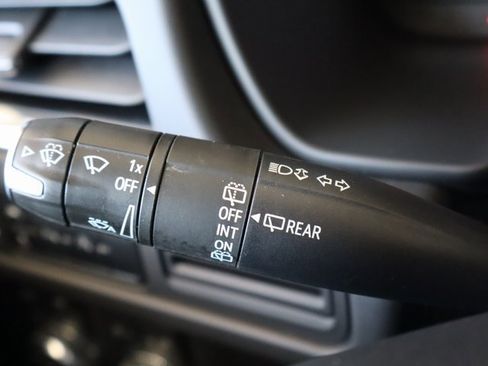 Used 2023 GMC Yukon XL SLT image 28