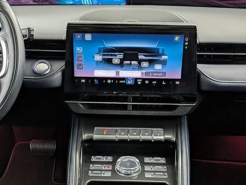 Used 2025 Lincoln Nautilus Reserve AWD/4WD image 37