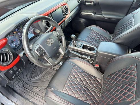 Used 2020 Toyota Tacoma TRD Sport AWD/4WD image 4