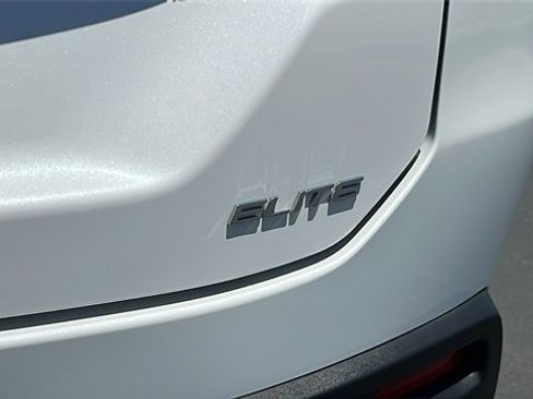 Used 2023 Honda Pilot Elite image 11