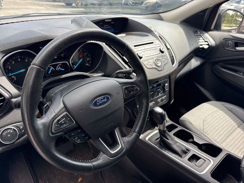 Used 2017 Ford Escape SE w/ SE Sport Appearance Package FWD image 9