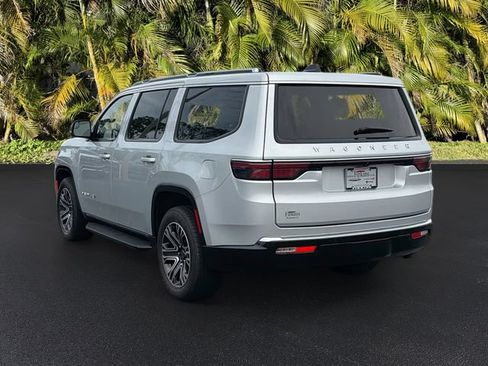 Used 2025 Jeep Wagoneer 4WD image 8