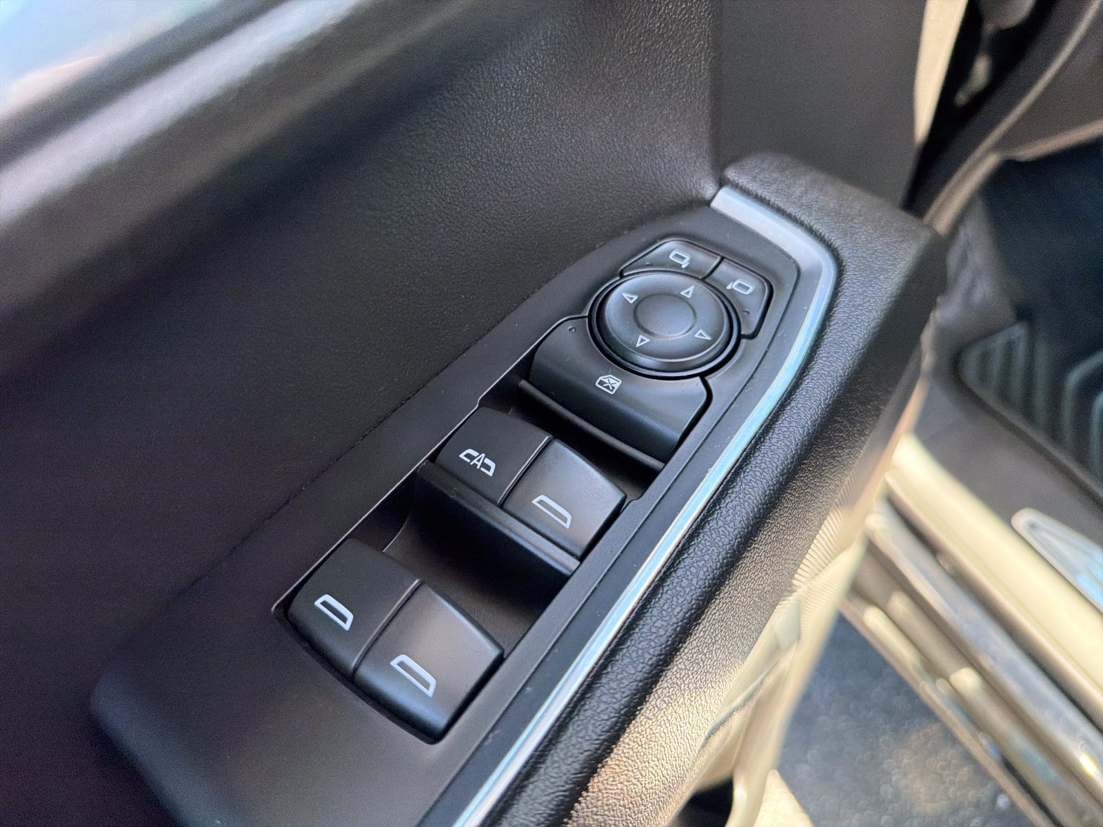 Used 2023 Chevrolet Silverado 1500 RST AWD/4WD image 12