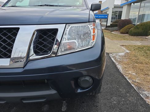 Used 2019 Nissan Frontier SV image 10