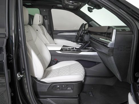 Used 2025 Cadillac Escalade ESV V w/ LPO, ONYX Package image 9