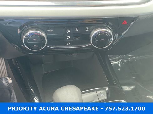 Used 2025 Chevrolet Trax LT FWD image 18