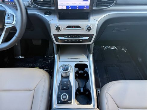 Used 2023 Ford Explorer XLT w/ Equipment Group 202A image 11