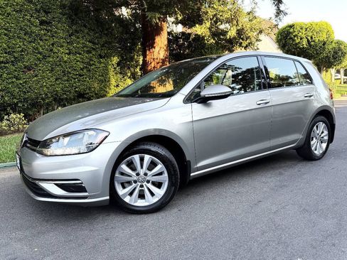 Used 2018 Volkswagen Golf SE FWD image 2