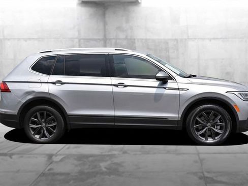 Certified 2023 Volkswagen Tiguan SE FWD image 5