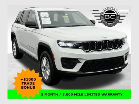 Used 2024 Jeep Grand Cherokee Laredo X image 1