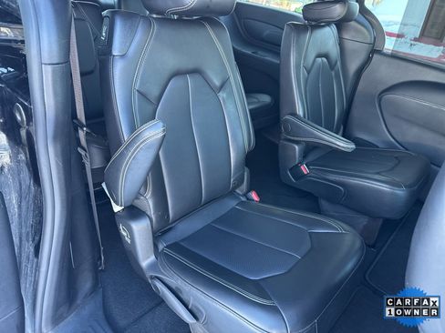 Used 2025 Chrysler Pacifica Select image 50