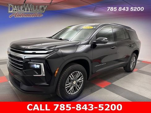 Used 2024 Chevrolet Traverse LT image 3