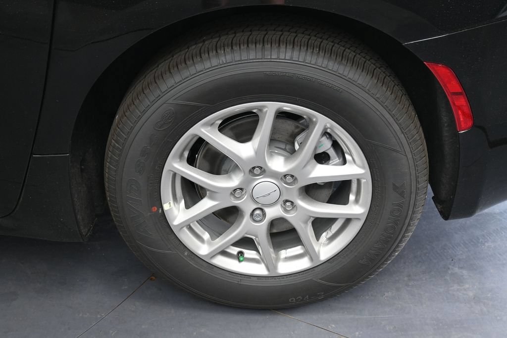 New 2027 Chrysler Pacifica Select w/ Family Tech Group FWD image 9