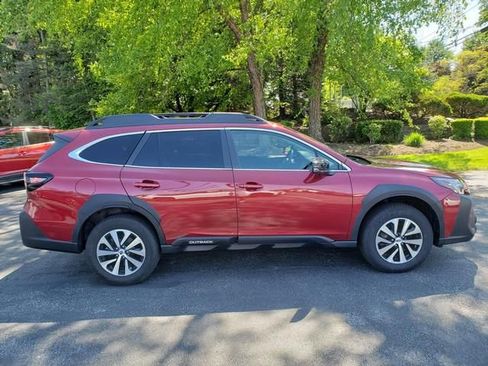 Used 2024 Subaru Outback Premium AWD/4WD image 2