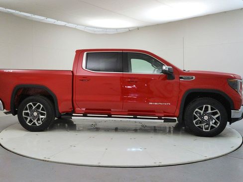Used 2025 GMC Sierra 1500 SLE AWD/4WD image 8
