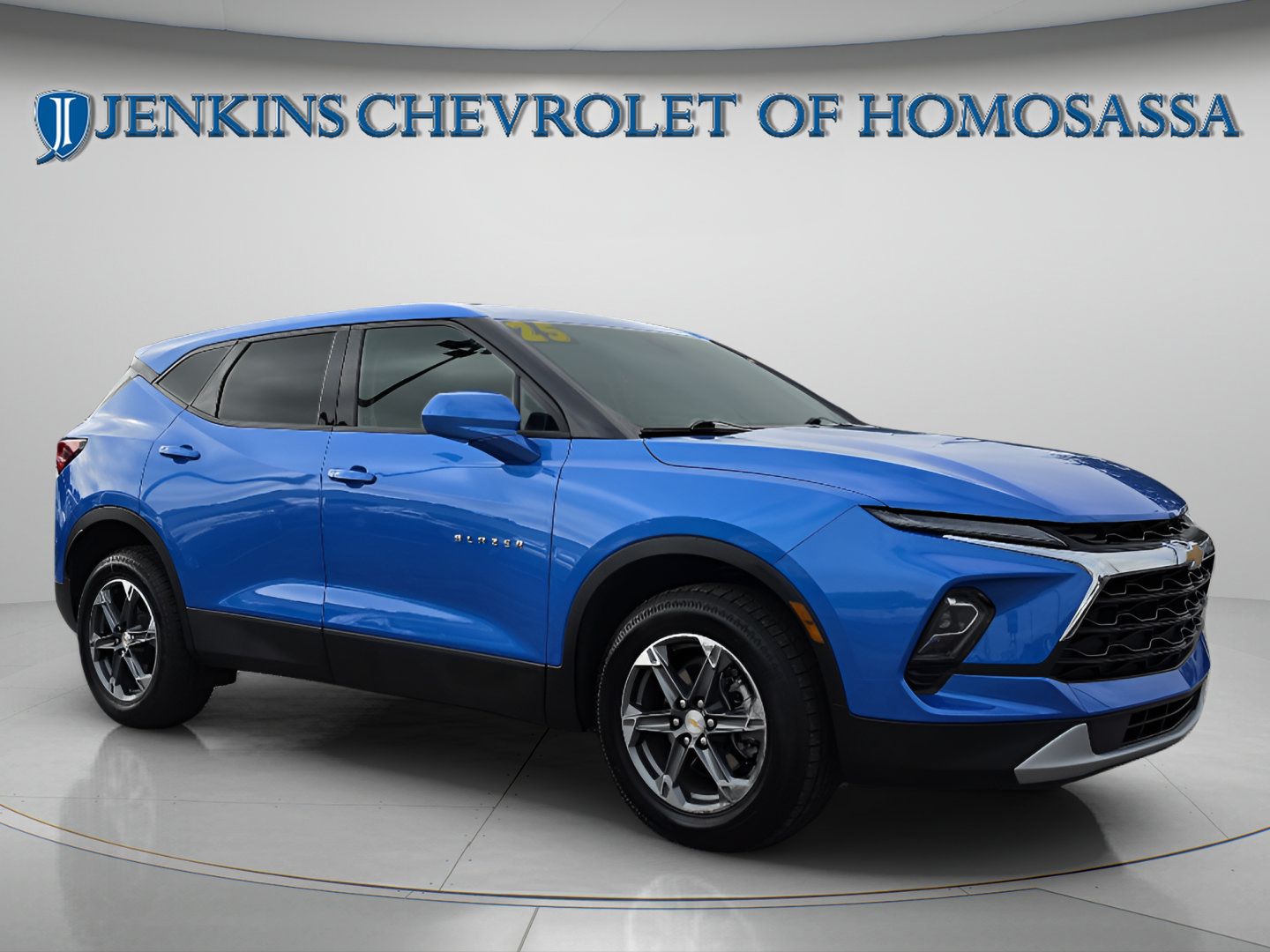 Used 2025 Chevrolet Blazer LT AWD/4WD image 2