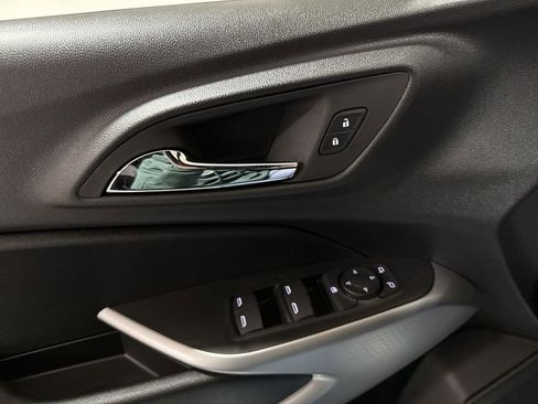 New 2026 Chevrolet Trax RS w/ Sunroof Package image 21