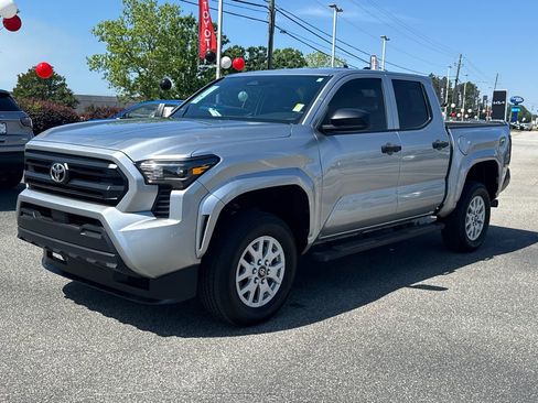 Used 2024 Toyota Tacoma SR image 7