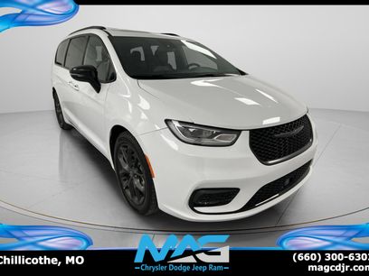 Used 2025 Chrysler Pacifica Limited