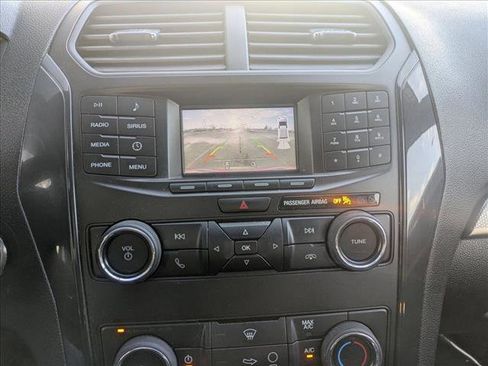 Used 2018 Ford Explorer XLT image 14