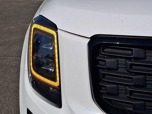 Used 2021 Kia Telluride EX w/ EX Premium Package AWD/4WD image 12