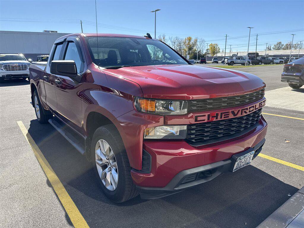 Used 2020 Chevrolet Silverado 1500 Custom w/ Custom Value Package AWD/4WD image 2