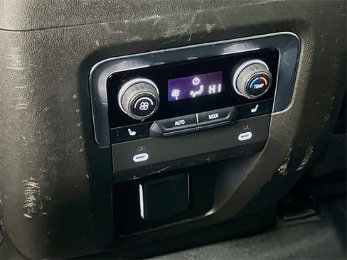 Used 2022 Chevrolet Suburban Premier image 25