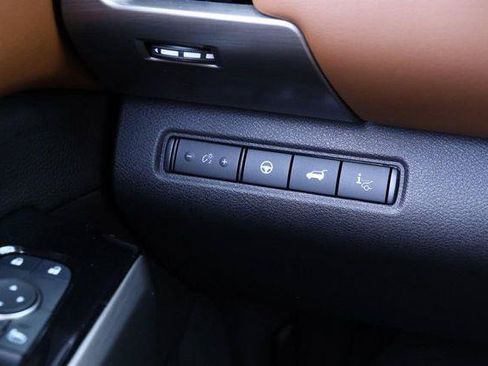 Used 2025 Nissan Pathfinder Platinum AWD/4WD image 23