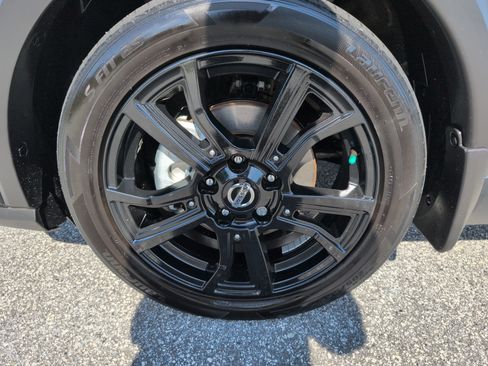 Used 2021 Nissan Kicks SR w/ SR Premium Package FWD image 2