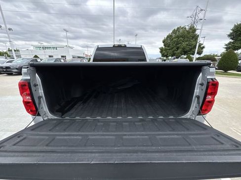 Used 2018 Chevrolet Silverado 1500 LT w/ Redline Edition AWD/4WD image 26
