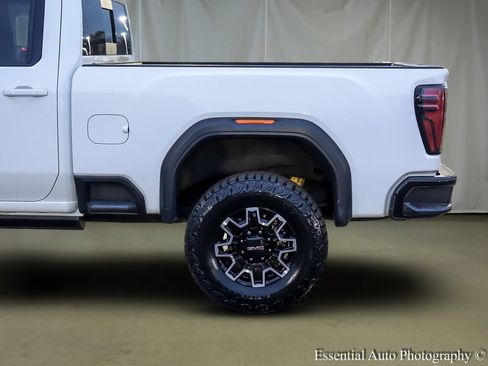 Used 2024 GMC Sierra 2500 AT4X image 9