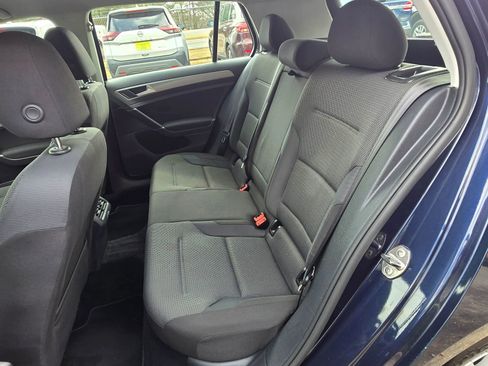 Used 2016 Volkswagen Golf S image 10