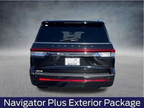 Used 2024 Lincoln Navigator L 4WD image 5