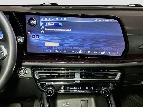 Used 2025 Chevrolet Traverse Z71 w/ Driver Confidence Package AWD/4WD image 14