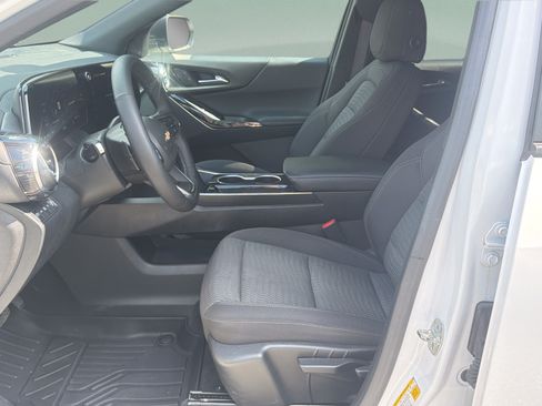 Used 2025 Chevrolet Equinox LT AWD/4WD image 19