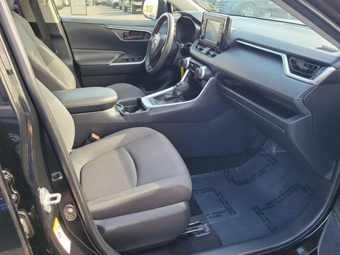 Used 2019 Toyota RAV4 LE w/ Carpet Mat Package FWD image 16