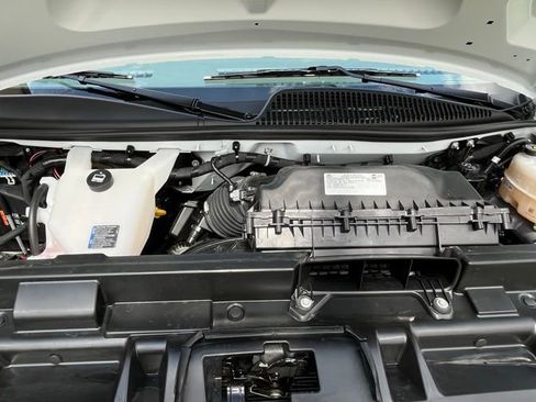 Certified 2025 GMC Savana 3500 LT w/ LT Preferred Equipment Group image 8