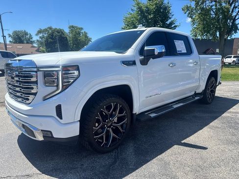 Used 2024 GMC Sierra 1500 Denali w/ Technology Package AWD/4WD image 3