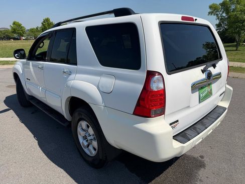 Used 2007 Toyota 4Runner SR5 AWD/4WD image 7