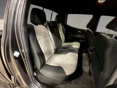 Used 2022 Toyota Tacoma TRD Sport image 25