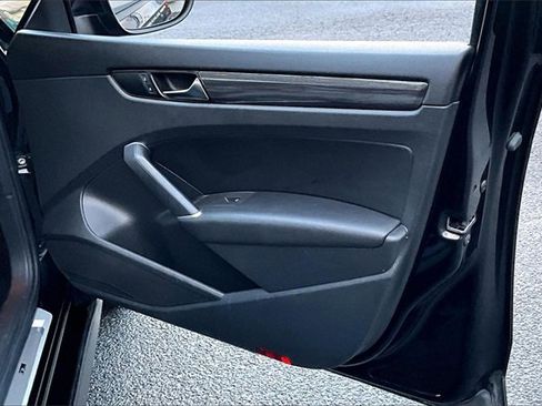 Used 2020 Volkswagen Passat 2.0T R-Line image 19