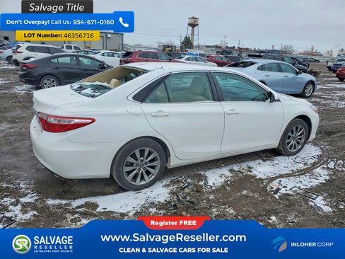 Used 2015 Toyota Camry XLE w/ Moonroof Package image 4