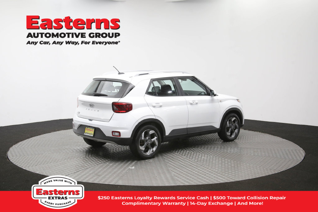 Used 2025 Hyundai Venue SEL FWD image 45