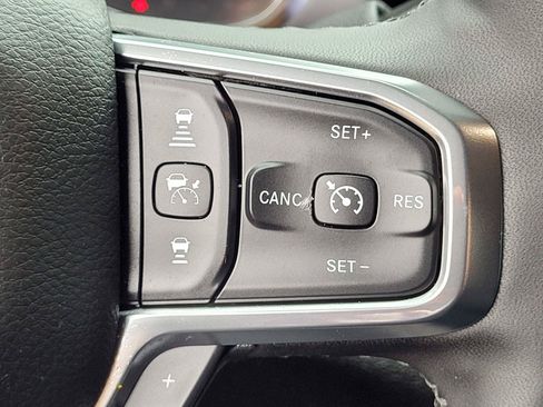 Used 2025 RAM 3500 Laramie AWD/4WD image 33