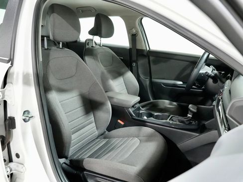 Used 2025 Kia K4 EX image 22