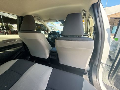 Used 2025 Toyota Corolla LE image 28