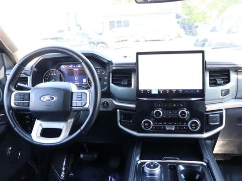 Used 2024 Ford Expedition XLT AWD/4WD image 19